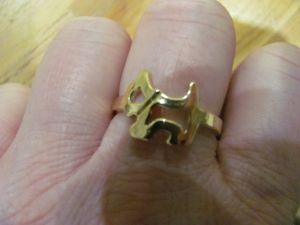 Ring in gold tone
