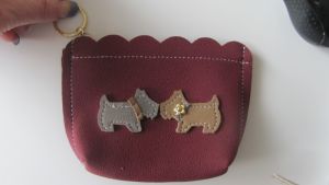 Peněženka na klíče barva vínová , motiv pes  - skotský teriér , westík  105